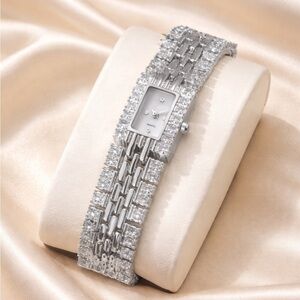 Elegant Gold Rhinestone Bracelet Watch – Chic Luxury Style